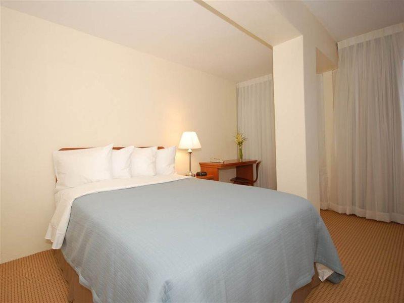 Quality Inn El Portal San Juan Room photo